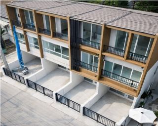ดูโฮม บางบัวทอง 1.91กม. ชัยพฤกษ์ ทาวน์โฮมหรู 3 ชั้น 3 นอน โรบินสันไลฟ์สไตล์ ราชพฤกษ์ 1.55กม.3 น้ำ ถ.สะพานนทบุรี 18 ตร.วา. 220 ตร.ม.