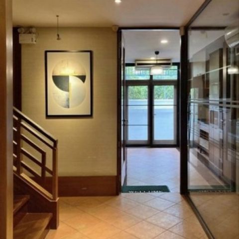 Townhouse พร้อมภักดิ์เพลส ทองหล่อ 3นอน4Bathroom 22000000 B. ไม่ไกลจาก บีทีเอสสีเขียว ลดกระจาย กรุงเทพ