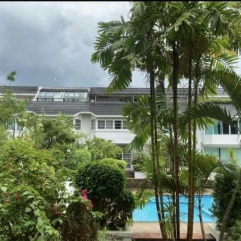 รหัส  pm284 ประกาศให้เช่า Townhome พร้อมภักดิ์ เพลส ทองหล่อ ขนาด = 25 ตาราง.วา 3 ห้องนอน 4 น้ำ 70000 - ถูก