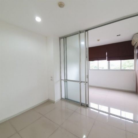 CONDOMINIUM ลุมพินี คอนโดทาวน์ นิด้า - เสรีไทย พื้นที่เท่ากับ 23 sq.m. 1BR   ราคา - ดี -