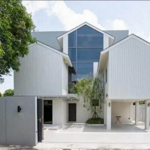 ให้เช่าบ้านเดี่ยว 3 ชั้นหลังมุม สุขุมวิท 71 ปรีดีพนมยงค์ 14 Modern Style พื้นที่ใช้สอย 350 ตรม. 3 ห้องนอน 4 ห้องน้ำ รีโนเวทใหม่ทั้งหลัง
