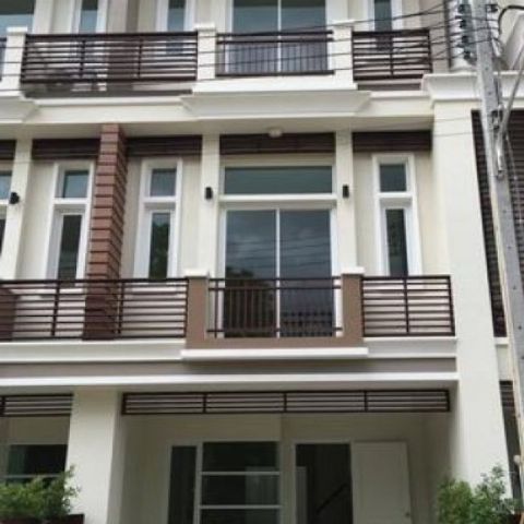 ให้เช่า ทาวน์โฮม 3ชั้น ย่านเลียบด่วน โครงการพรีเมียมเพลส9 สุคนธสวัสดิ์27 พื้นที่ 180 ตรม.3 ห้องนอน 4 ห้องน้ำ เครื่องปรับอากาศ 5 เครื่อง