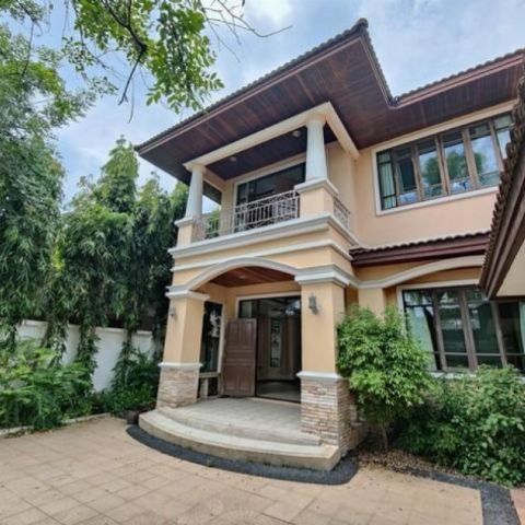ให้เช่าบ้านเดี่ยว 2 ชั้น สุขุมวิท 63 ซอยเอกมัย 10 มี 4หองนอน 4ห้องน้ำ พื้นที่ใช้สอย 250ตรม. จอดรถได้ 2-4 คัน เหมาะอยู่อาศัยหรือทำโฮมออฟฟิศ