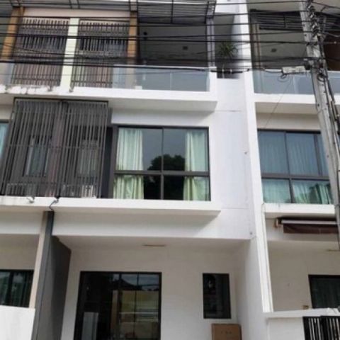 ให้เช่า ทาวน์โฮม 3 ชั้น หมู่บ้าน เดอะเทอเรส รามอินทรา65  กทม.