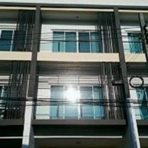 ให้เช่าทาวน์โฮม 3 ชั้น ซอยลาดพร้าว 110 แยก 1 ย่านทาว์อินทาวน์ ขนาด17 ตารางวา 3 ห้องนอน 3 ห้องน้ำ แขวงพลับพลา เขตวังทองหลาง