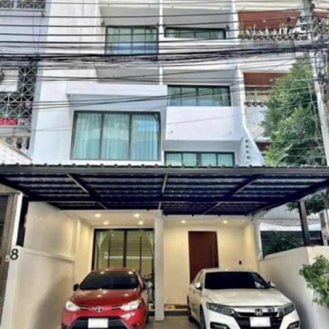 ขายทาวน์โฮม 4ชั้น ซอยสาทร บ้านพร้อมพักอาศัย หรือทำ Home Office AirBnb ใกล้BTSสะพานตากสิน ใจกลางเมือง