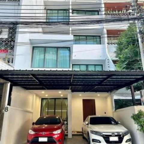 ให้เช่าและขาย ทาวน์โฮม 4 ชั้น  ซอยสาทร 21 ใกล้ BTS สะพานตากสิน  พื้นที่ใช้สอย 320 ตารางเมตร  6 ห้องนอน 7 ห้องน้ำ   หน้ากว้าง 6 เมตร