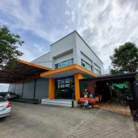 ให้เช่าโกดัง  รังสิต คลอง 9 ธัญบุรี ขนาดที่ดิน1 ไร่ พื้นที่ใช้สอยรวม 800 ตร.ม มีออฟฟิศ 2 ชั้น บ้านพักคนงาน 4 ห้อง จอดรถได้หลายคัน