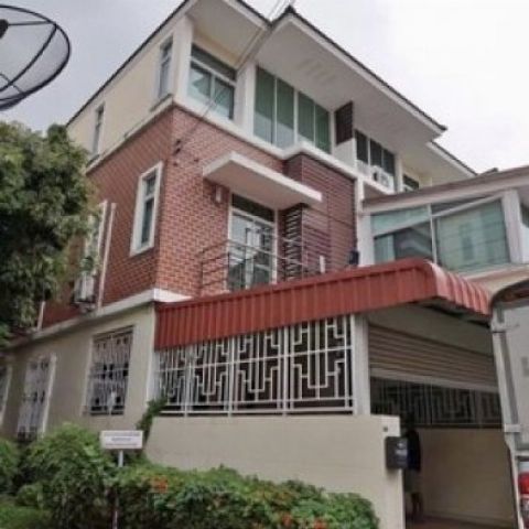 ขายทาวน์โฮม  หมู่บ้านเดอะบริติช สาทร-กัลปพฤกษ์ โครงการติดถนนกัลปพฤกษ์ ห่างจากสาทรเพียง 12 กิโลเมตร ใกล้ BTS วุฒากาศ และ MRT บางหว้า
