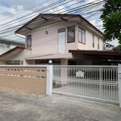 WW566AA ขาย บ้านเดี่ยว 2 ชั้น หมู่บ้านนครหลวงนิเวศน์ ถนนลาดปลาเค้า ซอย4
