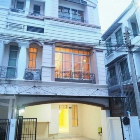 WW111A  ให้เช่า ทาวน์โฮมหลังมุม 3 ชั้น ในโครงการบ้านกลางเมือง ลาดพร้าว-โยธินพัฒนา ซอยประดิษฐ์มนูธรรม 19