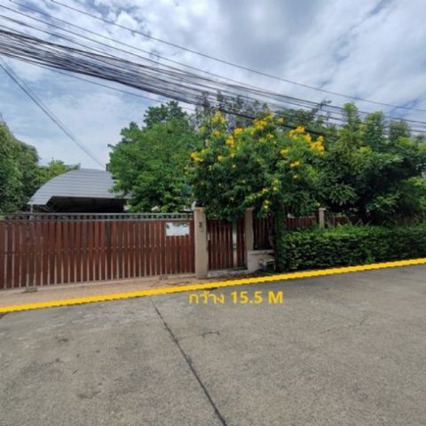 ขายบ้านเดี่ยวดอนเมือง ศรีกาญจน์ สรงประภา 13 กว้าง 137 ตรว 4 นอน 4 น้ำ จอดรถได้ 4 คัน