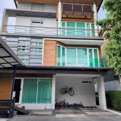 WW713  ขาย บ้านเดี่ยว 3 ชั้น หมู่บ้านเดอะ แกลเลอรี่ เฮ้าส์ แพทเทิร์น ซอยลาดพร้าว 1 แยก31