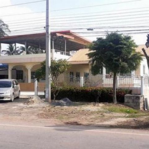 ขายด่วน บ้าน2หลัง 100ตร.ว ติดถ.1275 อ.พรหมพิราม พิษณุโลก