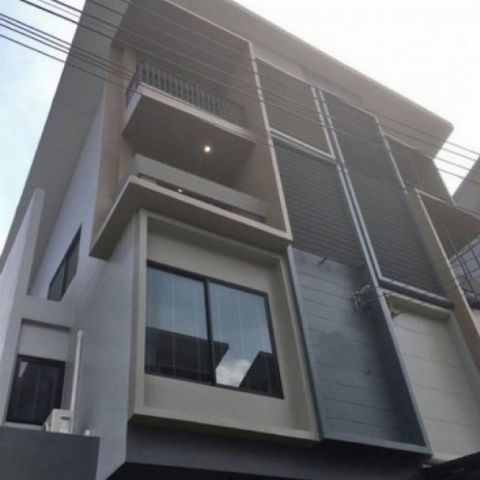 ให้เช่่าทาวน์โฮม เฮ้าส์โคลเวอร์ (Haus Clover) หลังมุม ใกล้โรบินสันและโลตัสนอส ถนนราชพฤกษ์ พร้อมเฟอร์นิเจอร์พร้อมพักอาศัย