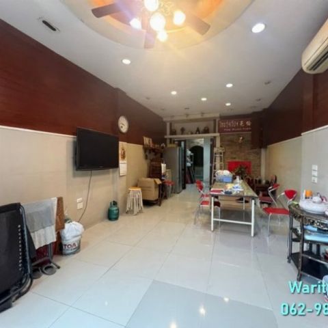 ขายอาคารพาณิชย์ดุสิต ทำเลดีมาก4.5 ชั้น ซอยคลองลำปัก ซอย ลูกหลวง1 สภาพดีพร้อมเข้าอยู่