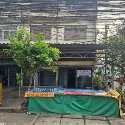 ขายอาคารพาณิชย์​ 3 ชั้นพร้อมชั้นลอย, 2 ห้องหัวมุม พร้อมโกดังเก็บของด้านหลัง  อาคารหันหน้าทางทิศเหนือ , มีที่จอดรถด้านหน้า จอดได้ 2-3 คัน