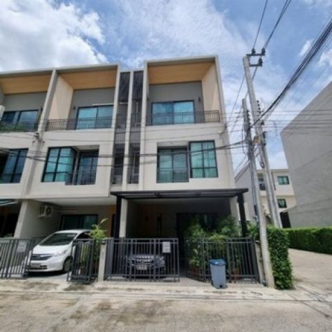 LVPU52672 ขาย บ้านทาวน์โฮม 3 ชั้น เดอะ แคนวาส สุขุมวิท-สำโรง ใกล้ บีทีเอสสำโรง เชื่อมต่อไปรถไฟฟ้าสายสีเหลือง