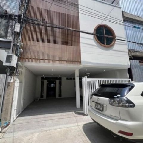 LV52791 ให้เช่า บ้านเอกมัย ซอย 2 สถานีรถไฟฟ้าเอกมัย เฟอร์นิเจอร์พร้อมอยู่ ใกล้ BTS เอกมัย