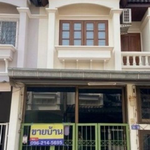 ขายบ้านทาวน์เฮ้าส์ 2 ชั้นใจกลางเมืองร้อยเอ็ด ใกล้ห้างพลาซ่าร้อยเอ็ด เนื้อที่ 19 ตารางวา