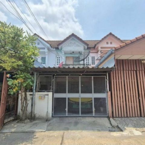 หมู่บ้านสุขสันต์ 9 ทาวน์โฮม 2 ชั้น ซอยเพชรเกษม 110 หนองแขม  ราคาพิเศษ แหล่งชุมชน เปิดกว้างสำหรับเจรจา พร้อมพิจารณาทุกข้อเสนอ