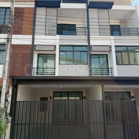 ขายทาวน์โฮม 3 ชั้น ซิกเนเจอร์ ถนนวัชรพล ทำเลดีเยี่ยม ใกล้ทางด่วน เนื้อที่ 17 ตรว 3นอน 3น้ำ บ้านหันทิศเหนือ