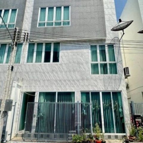 ให้เช่าบ้านเดี่ยว 4นอน 5น้ำ ค่าเช่าไม่แพง มีเฟอร์และเครื่องใช้ไฟฟ้า เหมาะอยู่อาศัยหรือออฟฟิศ ใกล้นิคมอมตะชลบุรี