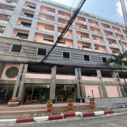 ขายอาคาร 9 ชั้นขนาดใหญ่ 7,894 ตรม. แบ่งเป็นโรงแรมและอพาร์ตเมนต์ 84 ห้องพัก แอร์ทุกห้อง ลิฟท์ 2 ตัว ลาดพร้าว 140 ใกล้ MRT เดอะมอลล์บางกะปิ