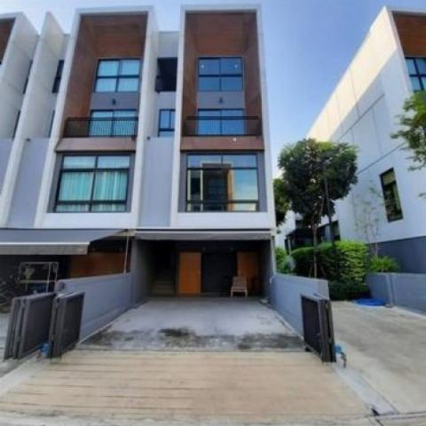 HR 9971 ให้เช่าทาวน์โฮม3.5ชั้นย่านพัฒนาการArden Pattanakarn20 อาร์เด้นพัฒนาการ20 ห้องมุม พร้อมอยู่ ใกล้ทองหล่อ ทางด่วนพัฒนาการ