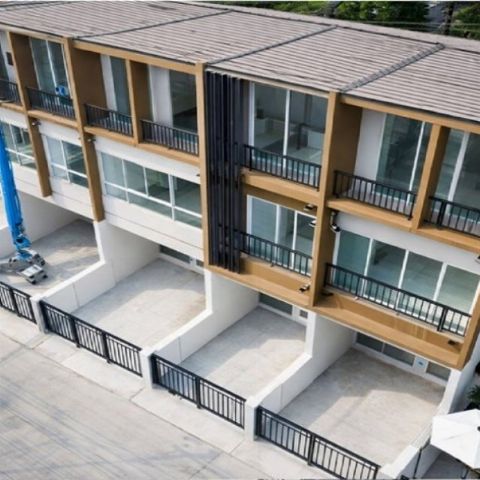 ดูโฮม บางบัวทอง 1.91กม. ชัยพฤกษ์ ทาวน์โฮมหรู 3 ชั้น 3 นอน โรบินสันไลฟ์สไตล์ ราชพฤกษ์ 1.55กม.3 น้ำ ถ.สะพานนทบุรี 18 ตร.วา. 220 ตร.ม.