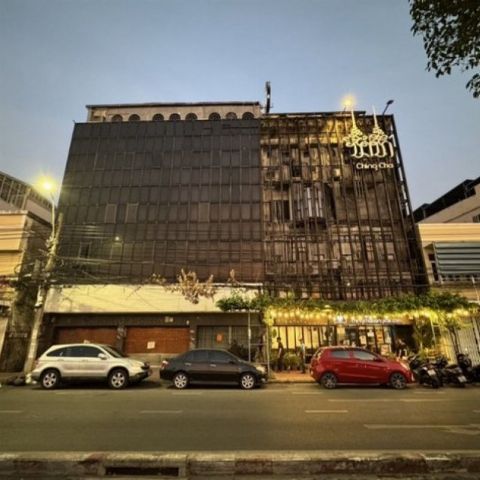 ขายอาคารพาณิชย์ 5 ห้อง 4 ชั้น ติดถนนหน้าลานคนเมือง เสาชิงช้า วัดสุทัศน์  เหมาะทำโรงแรม โฮสเทล ภัตตาคาร สำนักงาน