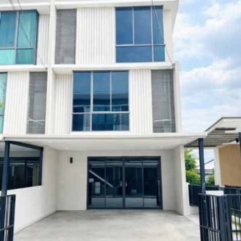 พร้อมเฟอร์ฯ ใกล้สวนสยาม 1.3 กม. สวนสยาม-เสรีไทย75-83  คฤหาสน์แนวตั้ง ทาวน์โฮมหรู 3 ชั้น หลังมุม 3-4นอน 3 น้ำ 30ตร.ว. 360 ตร.ม.
