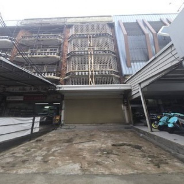 ปล่อยเช่าอาคารพาณิชย์ 4ชั้น​ ติดMTR ศรีด่าน ติดถนนใหญ่เส้นศรีนครินทร์ เนื้อที่ 23 ตร.วา 216 ตร.มเหมาะสำหรับทำคลีนิค,office,cafe