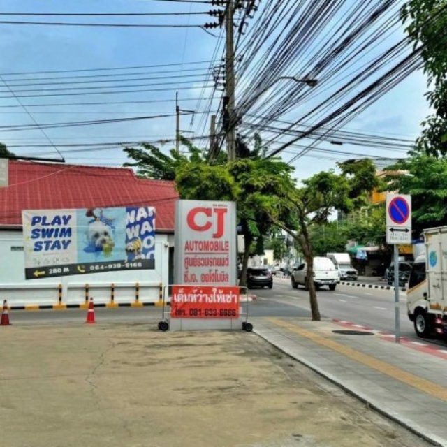 ให้เช่าเต็นท์รถ พร้อมออฟฟิศ ปากซอยลาซาล 53 พื้นที่ 200-350ตรม พร้อม แอร์ ห้องน้ำ ในตัว