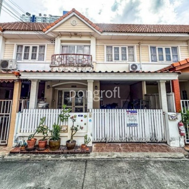 ขายทาวน์เฮ้าส์ หมู่บ้านเปี่ยมสุข รัตนาธิเบศร์ 34  ซ.รัตนาธิเบศร์38  ซอย 1 ติดถนนเมน ใกล้ MRT สะพานพระนั่งเกล้า 3 นอน 19.6 ตร.ว.