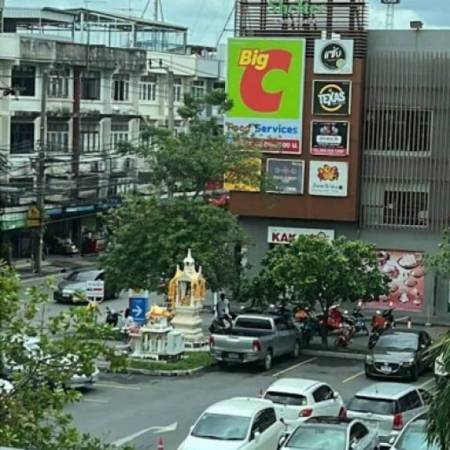 เซ้งด่วน คลินิกความงาม โชคชัย 4 ลาดพร้าว  ในโครงการ Community Mall TheShelter มีที่จอดรถสะดวก