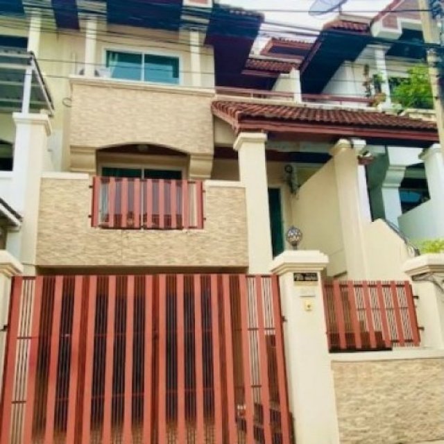BH4458 ให้เช่า Townhome Home Office 4 ชั้น Royal Nakarin Villa ศรีนครินทร์ อ่อนนุช 46 ตรงข้าม Seacon Square