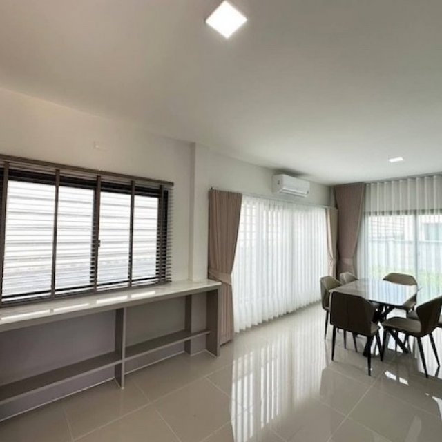 BH4457 ขายและให้เช่าบ้านกลางเมือง THE EDITION ศรีนครินทร์ สวนหลวง ใกล้ Mega Bangna เพียงประมาณ 10 นาที