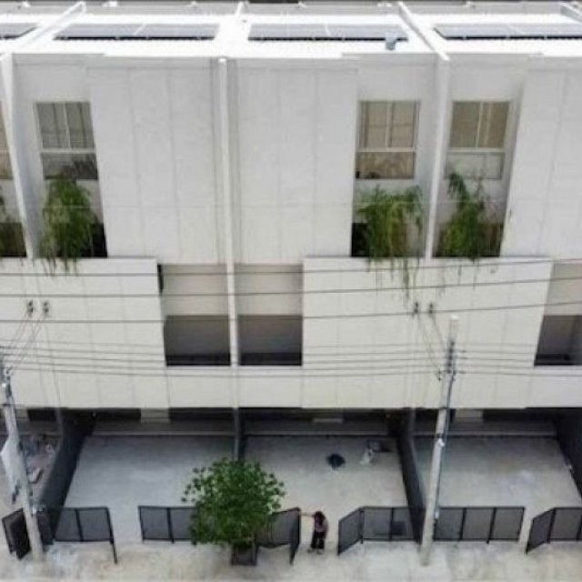 BH4447 ให้เช่าทาวน์โฮม 3 ชั้น Nue Verse กรุงเทพกรีฑา ติดถนนใหญ่ ใกล้โรงเรียนนานาชาติ