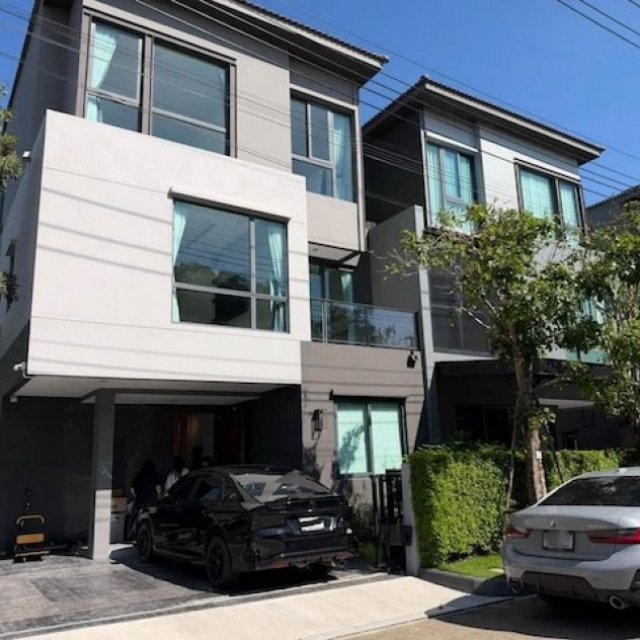 ให้เช่า บ้าน BH4461 ให้เช่าบ้าน 3 ชั้น บ้านกลางเมือง ดิ อิดิชั่น บางนา แต่งสวยพร้อมอยู่ ใกล้ Mega Bangna พื้นที่ใช้สอย 241 ตร.ม.