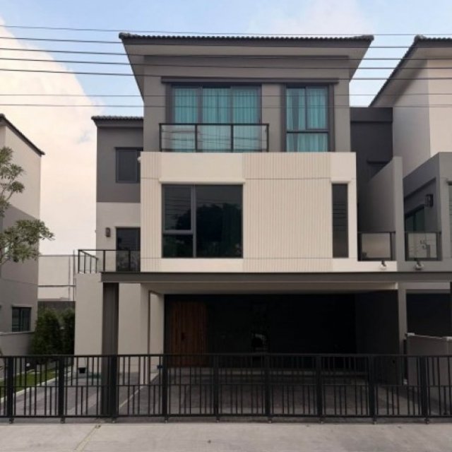 BH4462 ให้เช่าบ้านหรู The Edition Bangna Phase 2 บ้าน 3 ชั้น วิวสวน หลัง Mega Bangna พื้นที่ใช้สอย 320 ตร.ม.